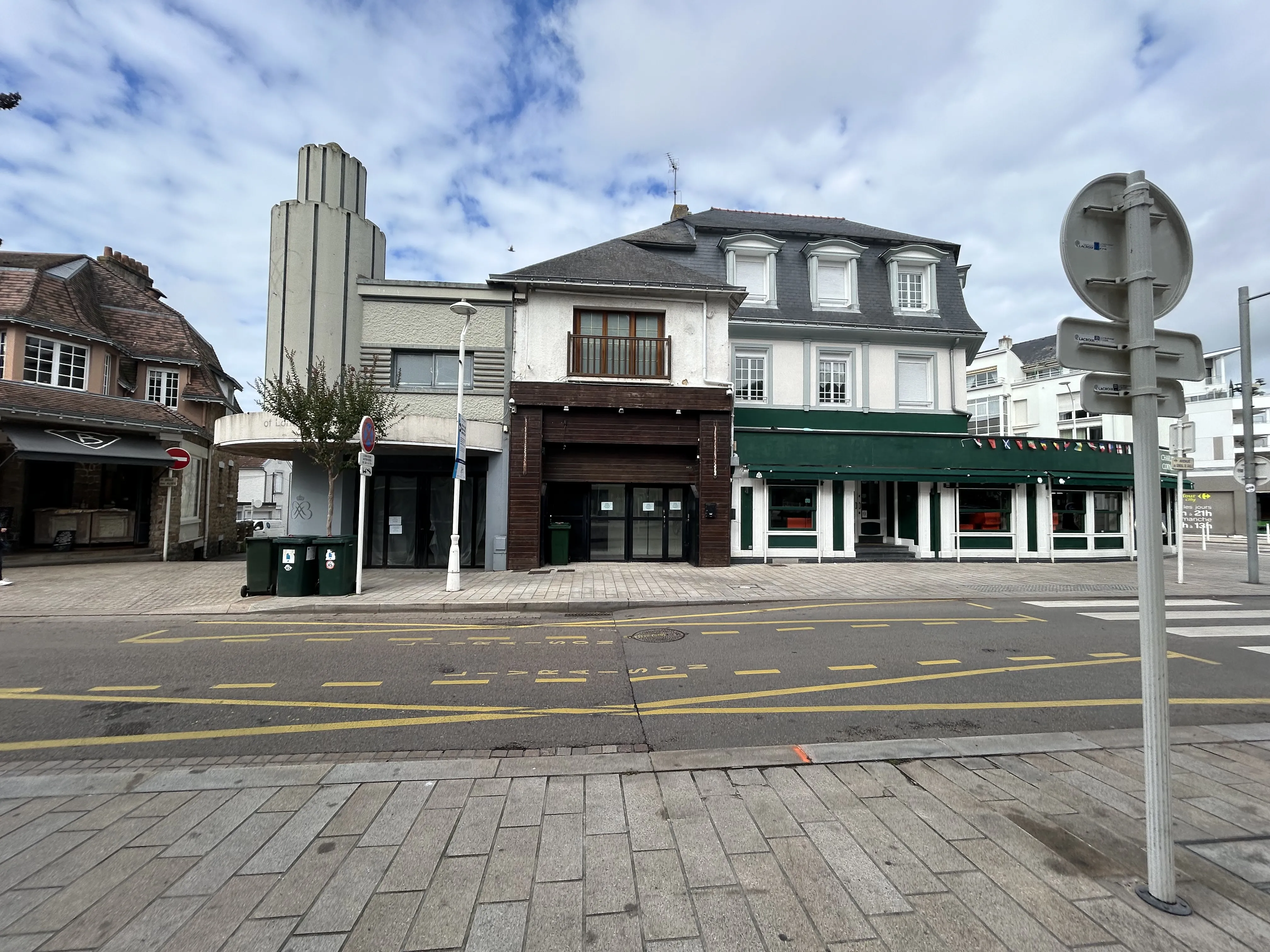 location commerce alimentaire la baule