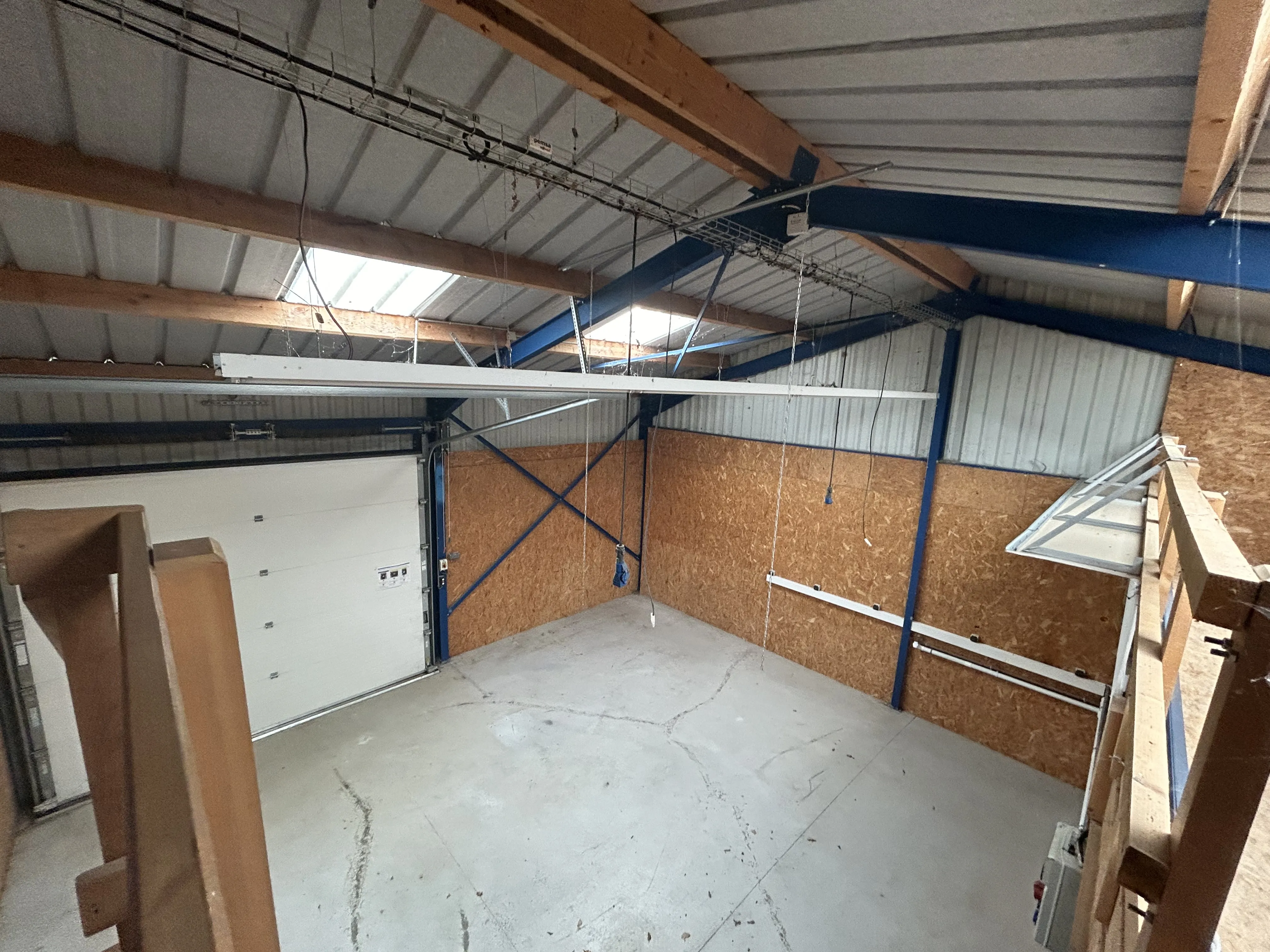 entrepot loué par arthur loyd