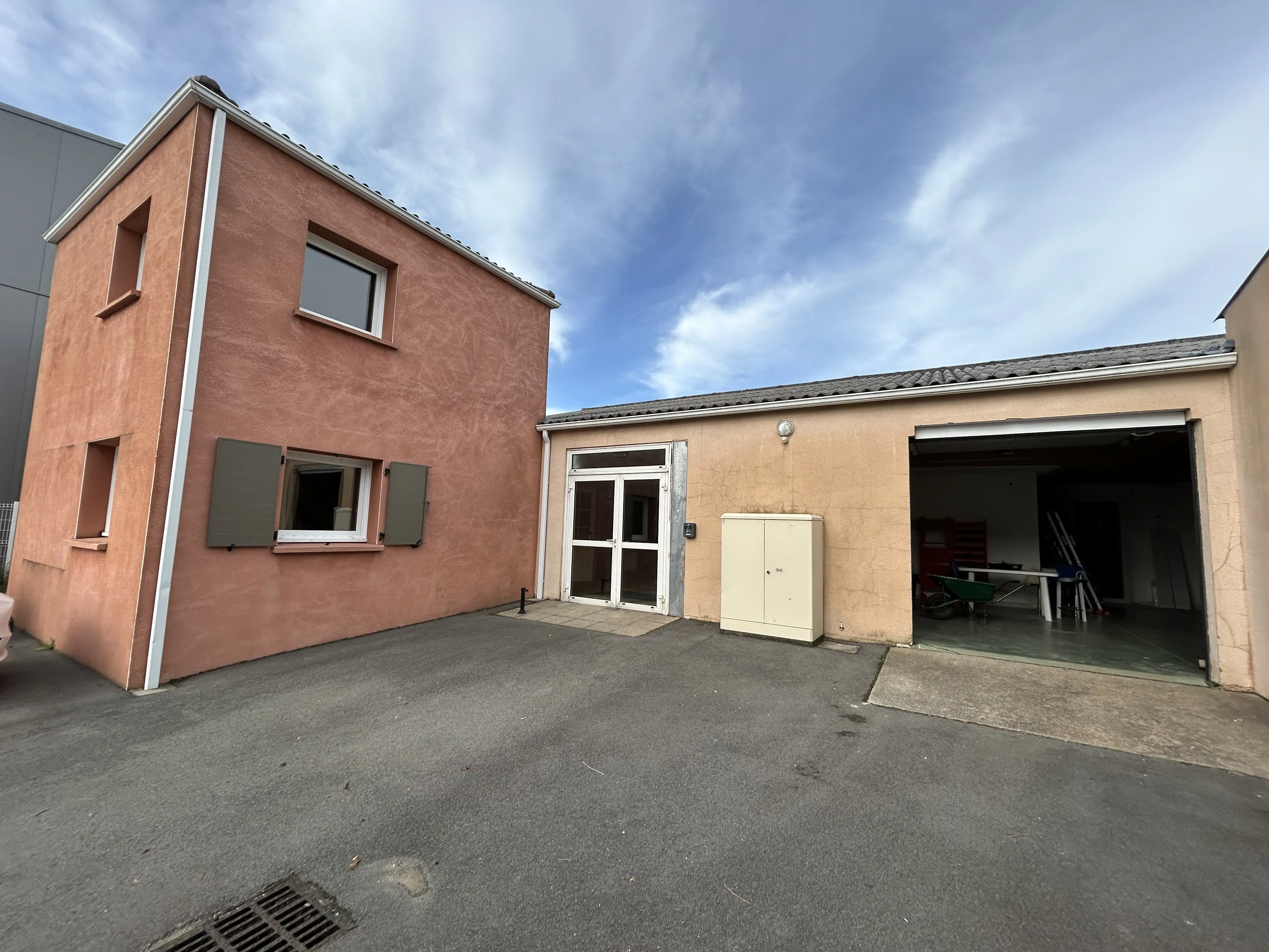 batiment avec stockage pornic