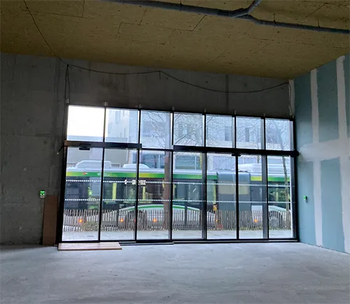 commerce en pied d'immeuble ile de nantes