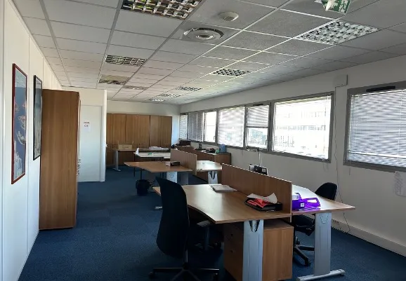 location local professionnel à montoir