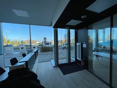 bureau avec vitrine saint herblain