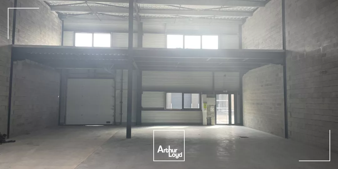 LOCAL - ACTIVITE - A LOUER - ENTREPOT - 320 M2 - VERTOU