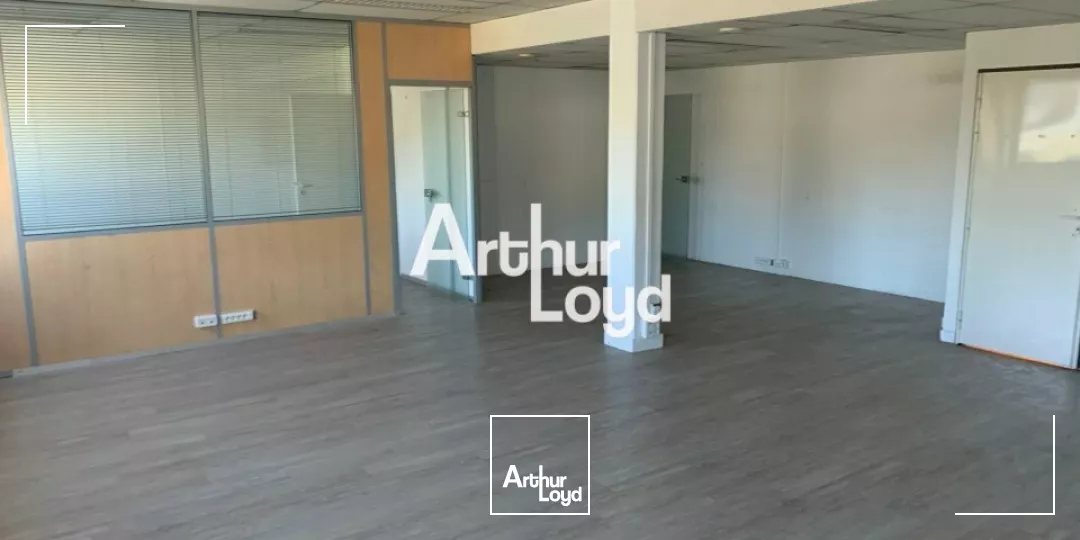 Bureaux rénovés 219 m² en R+2 à louer Mougins - Proximité Sophia Antipolis