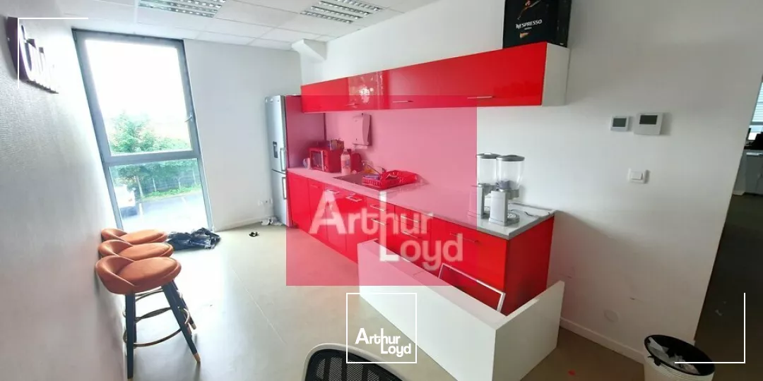 A LOUER BUREAUX 149 M² + PARKING 7 PLACES AUBIERE ZAC DES RIBES