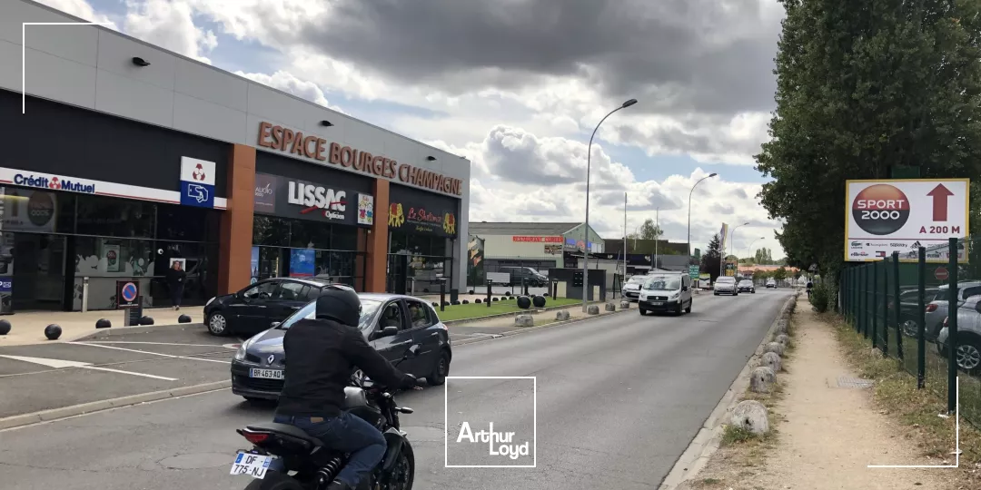 LOCAL COMMERCIAL EN LOCATION ZONE E.LECLERC OLIVET