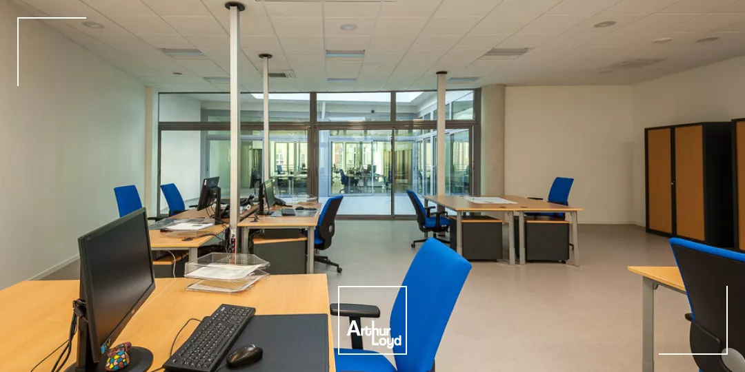 BUREAUX à VENDRE de 757 m²