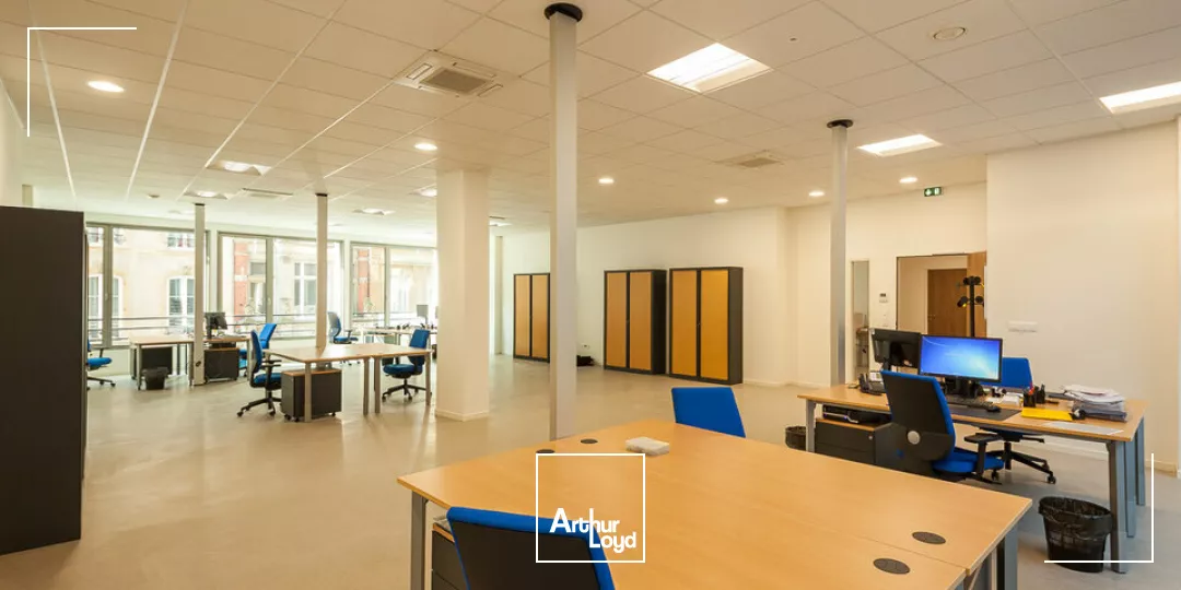 BUREAUX à VENDRE de 757 m²