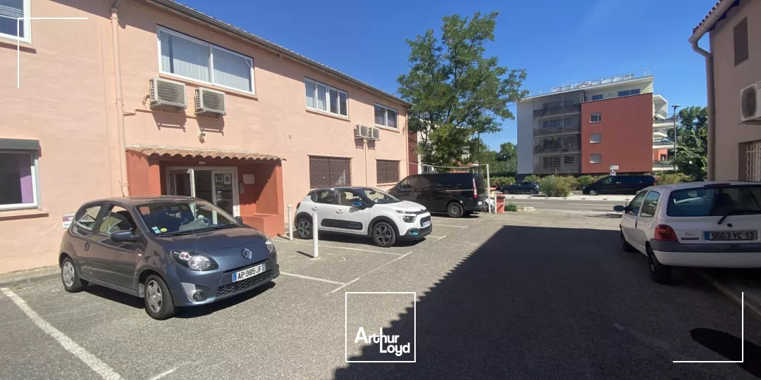 Bureaux renoves Aix Sud proche autoroute avec parking