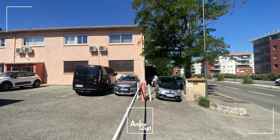 Bureaux renoves Aix Sud proche autoroute avec parking