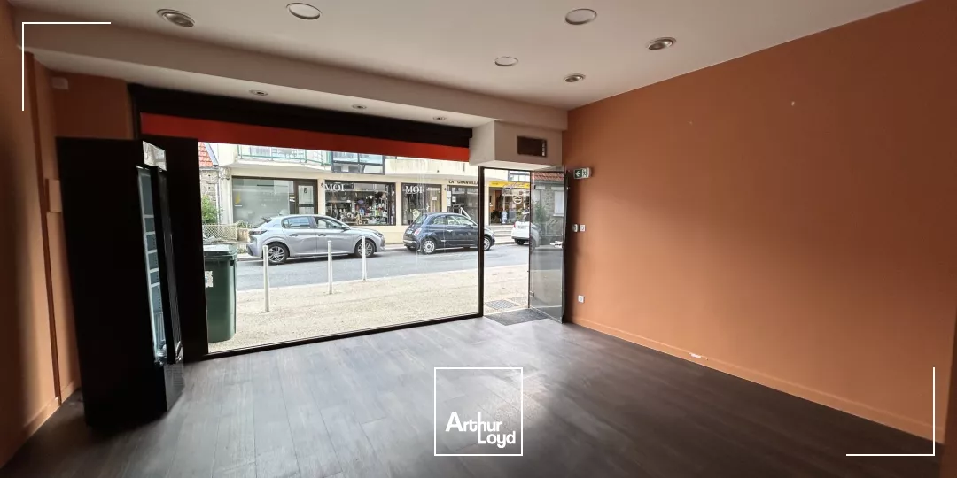 LOCAL COMMERCIAL - 30 M2 - MARCHE - LA BAULE - LOCATION