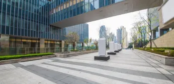 Immubles de bureaux Immeubles de bureaux modernes et espace piéton au sein d'un ZAC