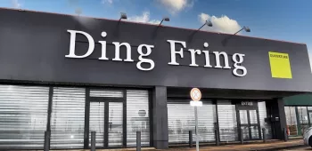 Façade de l'enseigne de friperie DING FRING Façade du bâtiment