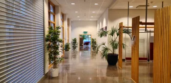 Illustration bureaux francilien Photo halle d'immeuble de bureaux