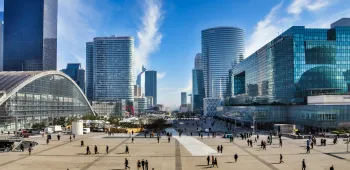 Paris vs Périphérie : La tendance sur les marchés de bureaux 2025 La Défense, immeubles de bureaux