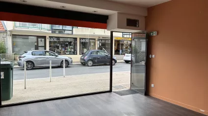 LOCAL COMMERCIAL - 30 M2 - MARCHE - LA BAULE - LOCATION - Offre immobilière - Arthur Loyd