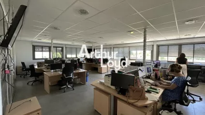 Location de bureaux 385 m² - Le Muy - Offre immobilière - Arthur Loyd