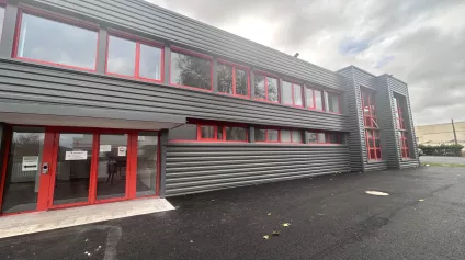 MACON PROCHE CENTRE - A louer à Mâcon, atelier avec bureaux dans la zone industrielle de Mâcon Sud. - Offre immobilière - Arthur Loyd