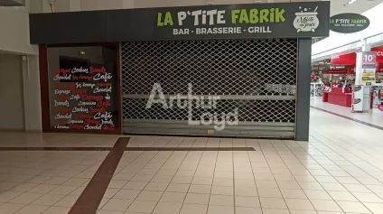 A LOUER - CELLULE COMMERCIALE DE 110m² SITUÉE AU SEIN DE LA GALERIE GÉANT CASINO - NIORT - Offre immobilière - Arthur Loyd